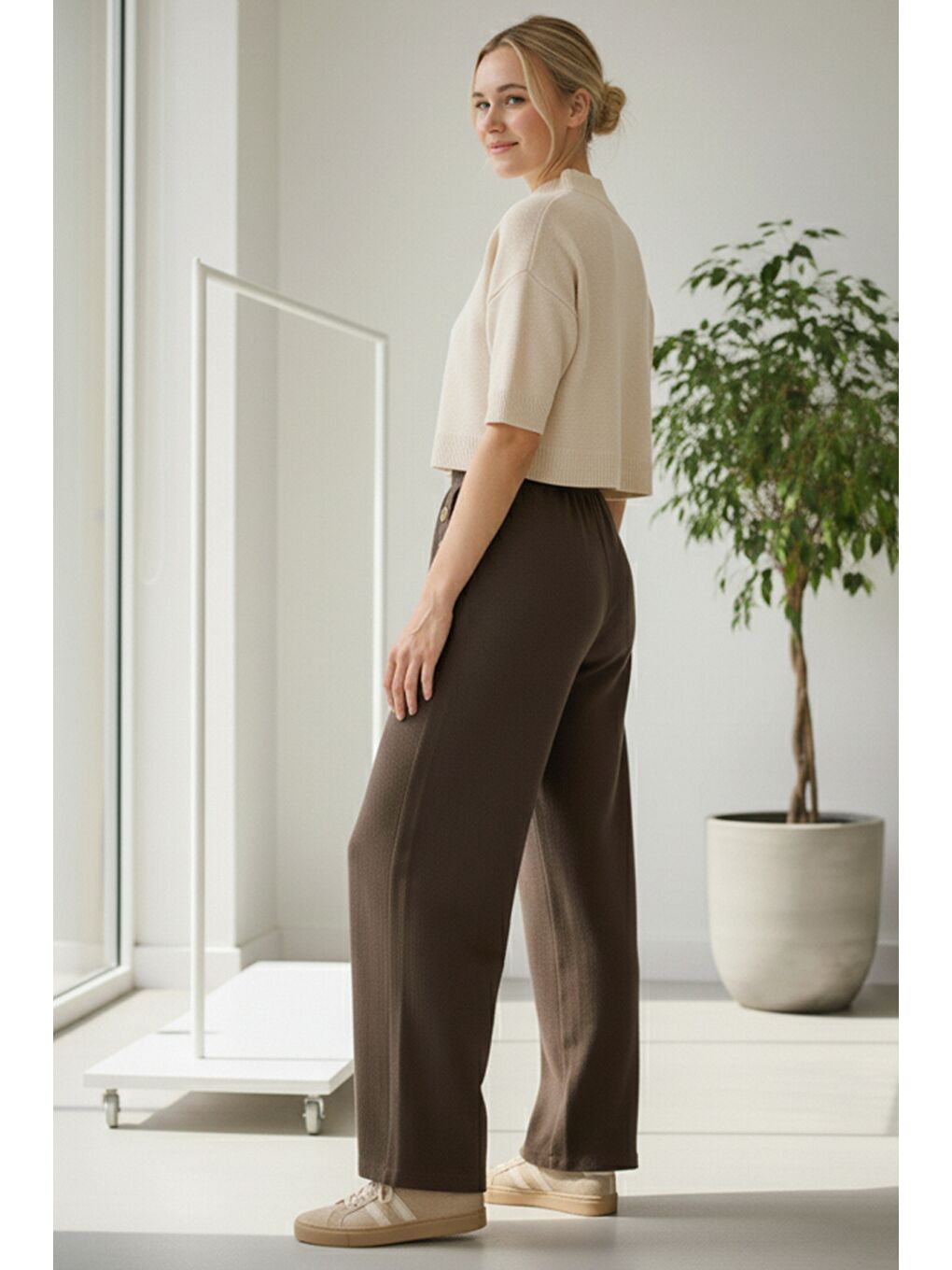 İtalyan Kahverengi Cepli Lastikli Bel Geniş Paça İnce Fitilli Kadife Dokuma Pantolon 100 62-5