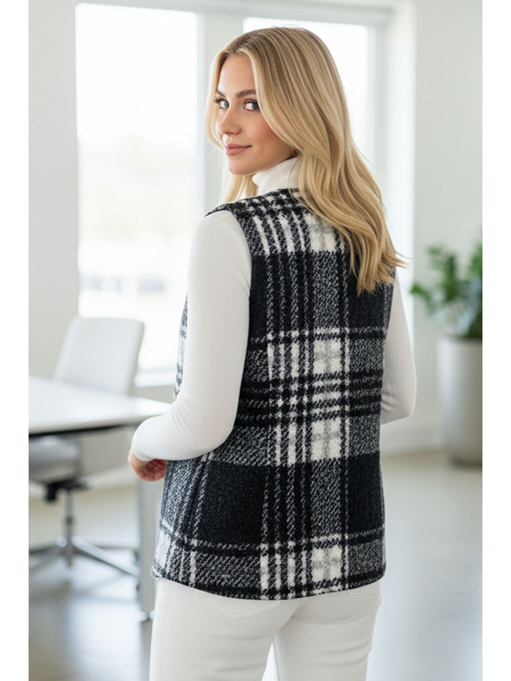 İtalyan Siyah-Beyaz V Yaka Kolsuz Ekose Kapamasız Kalın Casual Akrilik Dokuma Yelek 64 54-1