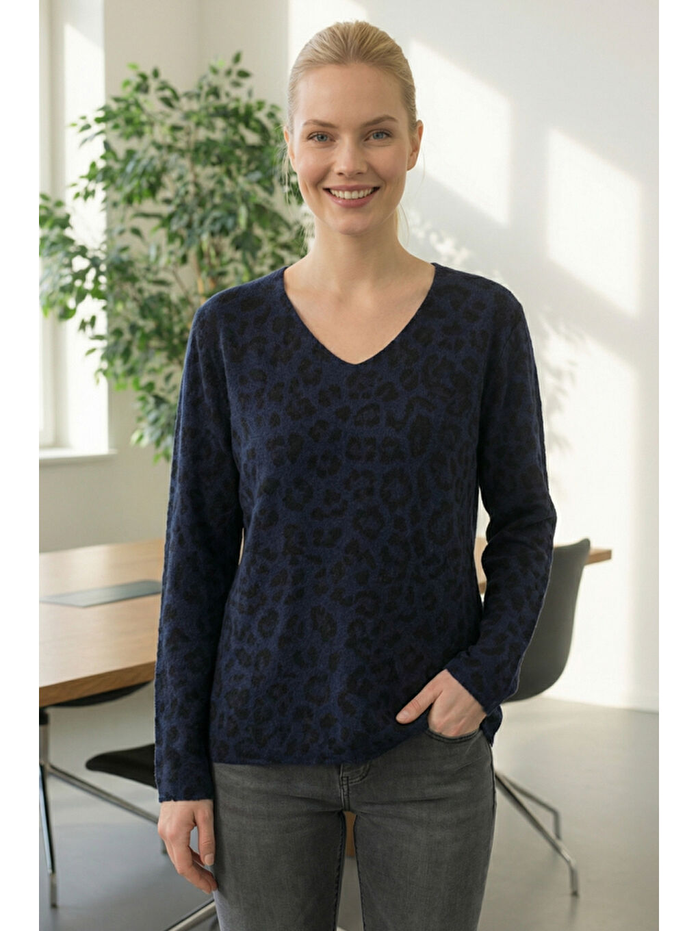 İtalyan Lacivert V Yaka Uzun Kol Leopar Desenli İnce Casual Oversize Triko Bluz 64 54