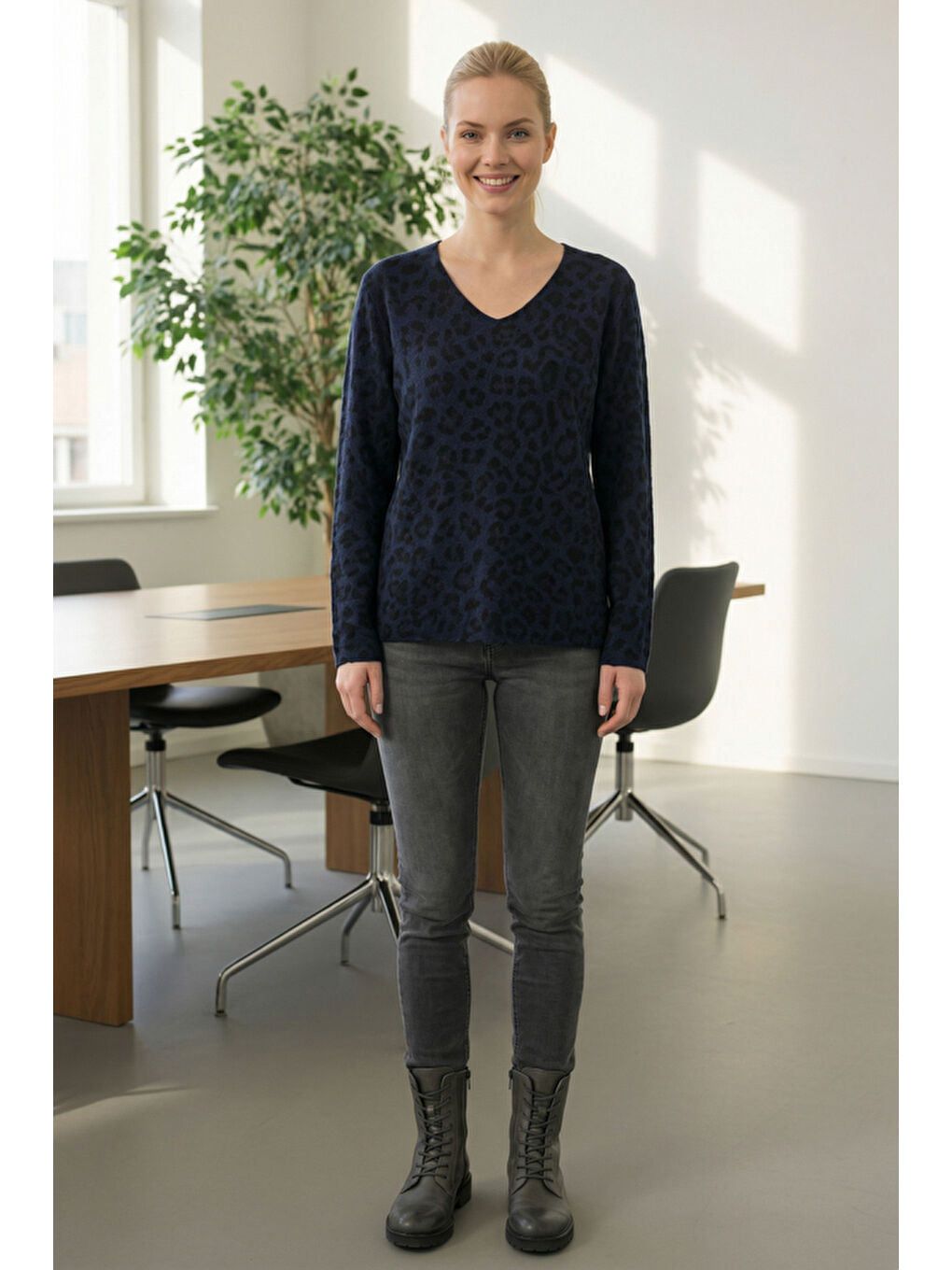 İtalyan Lacivert V Yaka Uzun Kol Leopar Desenli İnce Casual Oversize Triko Bluz 64 54-1