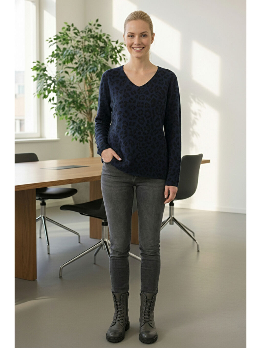 İtalyan Lacivert V Yaka Uzun Kol Leopar Desenli İnce Casual Oversize Triko Bluz 64 54-2