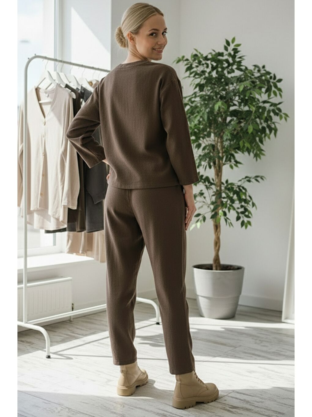 İtalyan Kahverengi Uzun Kol Lastikli Bel İnce Fitilli Kadife Dokuma Alt Üst Takım 67/64 103/58-4
