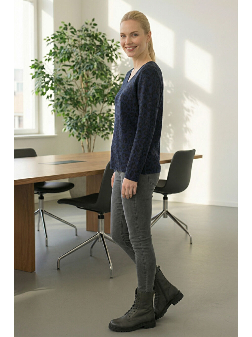 İtalyan Lacivert V Yaka Uzun Kol Leopar Desenli İnce Casual Oversize Triko Bluz 64 54-3