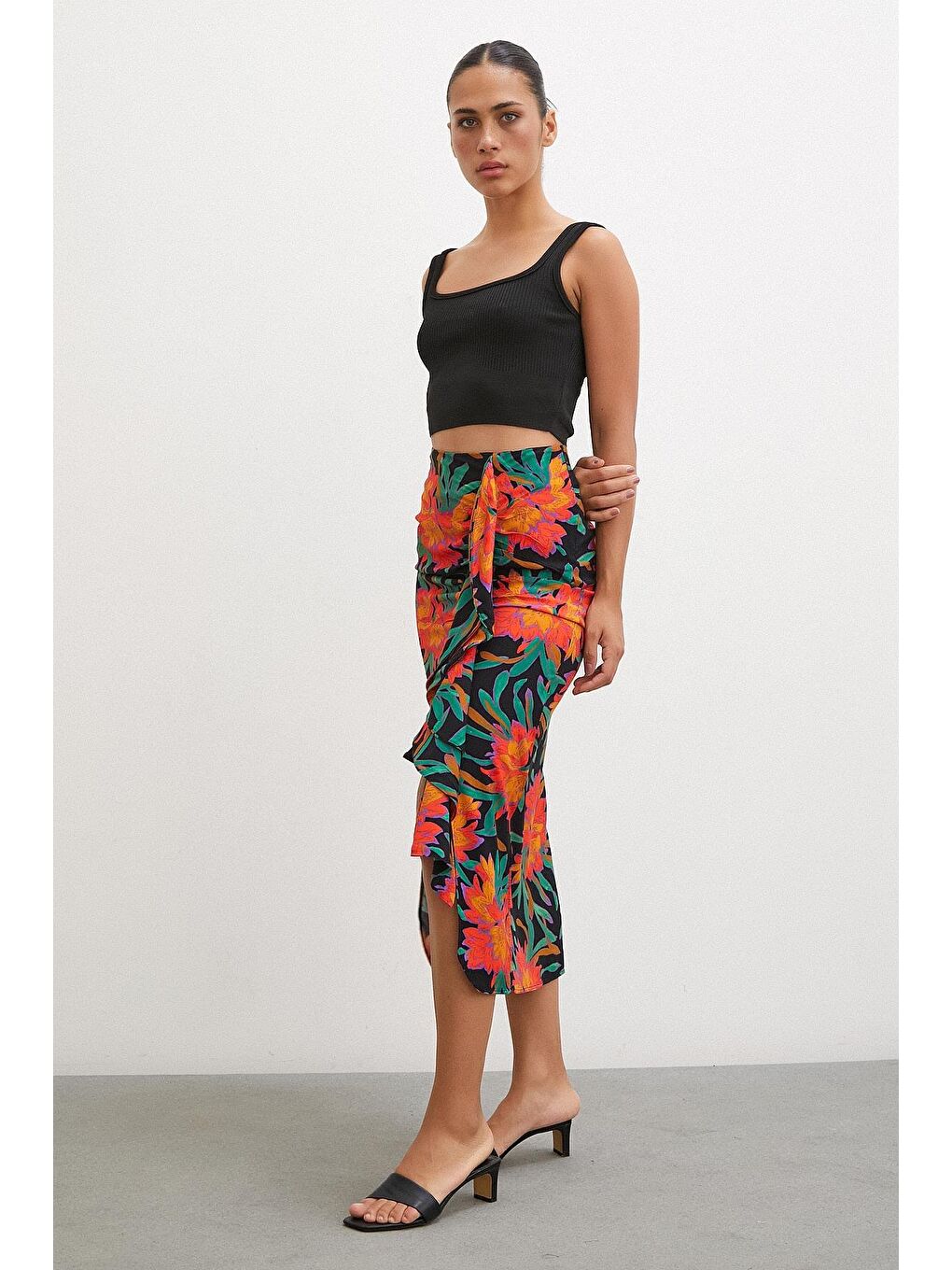 Yeşil Önü Fırfırlı Desenli Etek-2