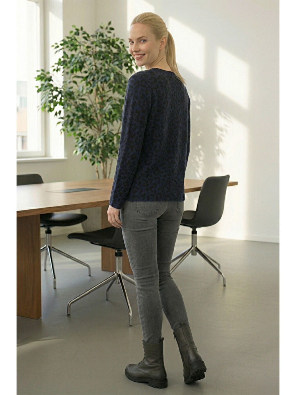 İtalyan Lacivert V Yaka Uzun Kol Leopar Desenli İnce Casual Oversize Triko Bluz 64 54-4