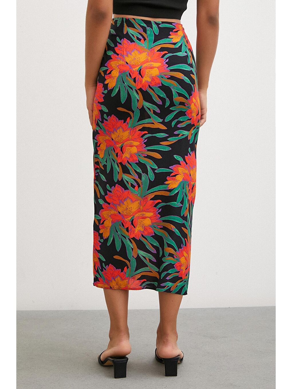 Yeşil Önü Fırfırlı Desenli Etek-5