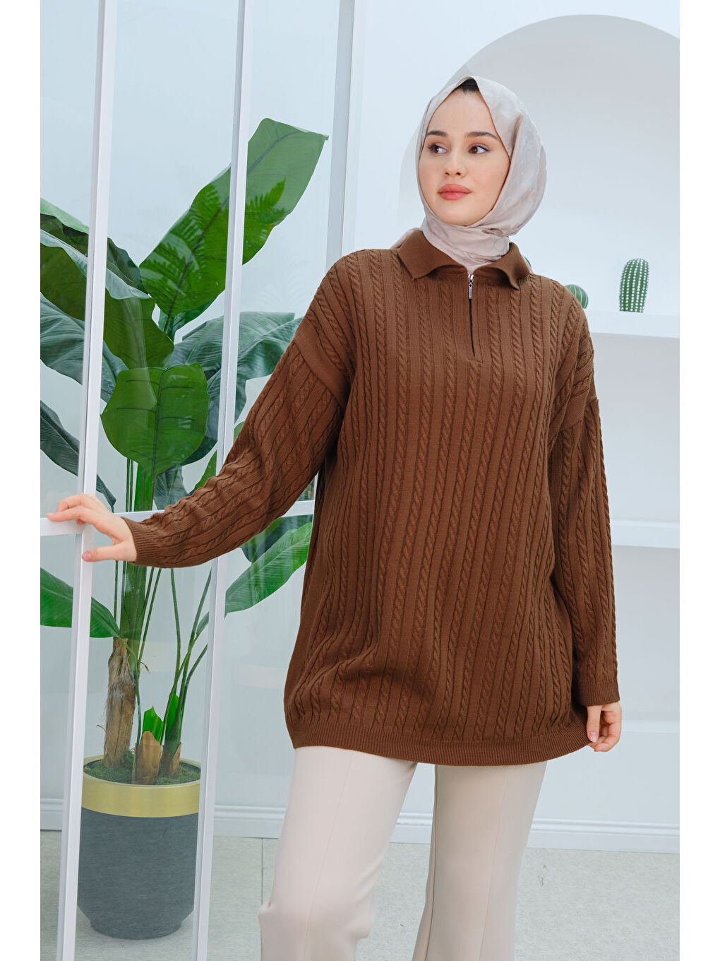 Örgü Desen Yarım Fermuarlı Kazak Kahverengi