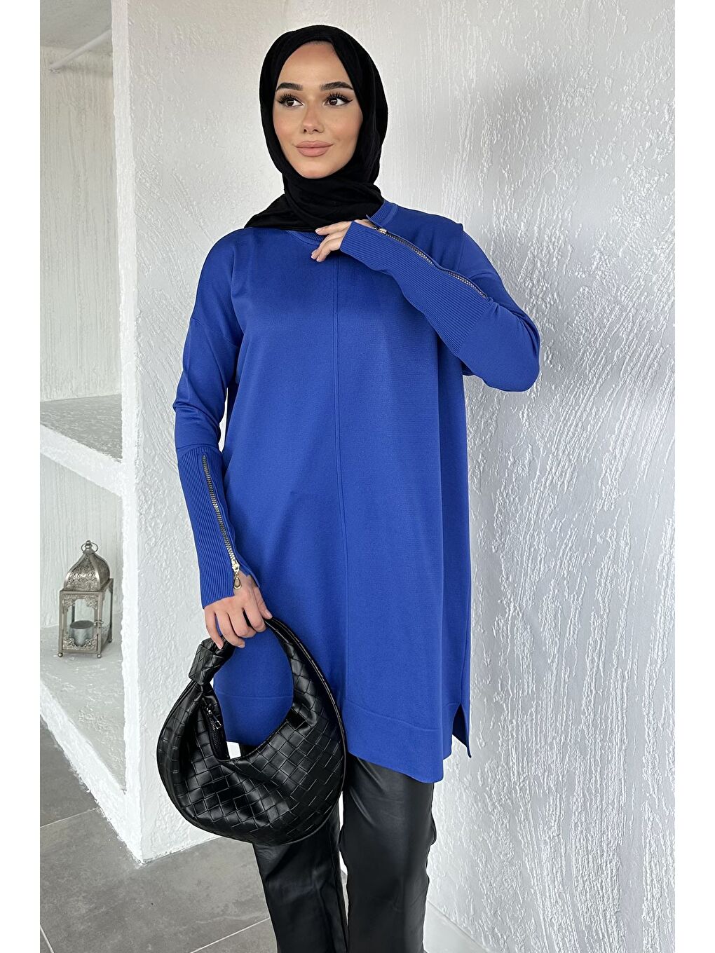 Mavi Gülseli Kol Fermuar Detaylı Tesettür Triko Tunik-1