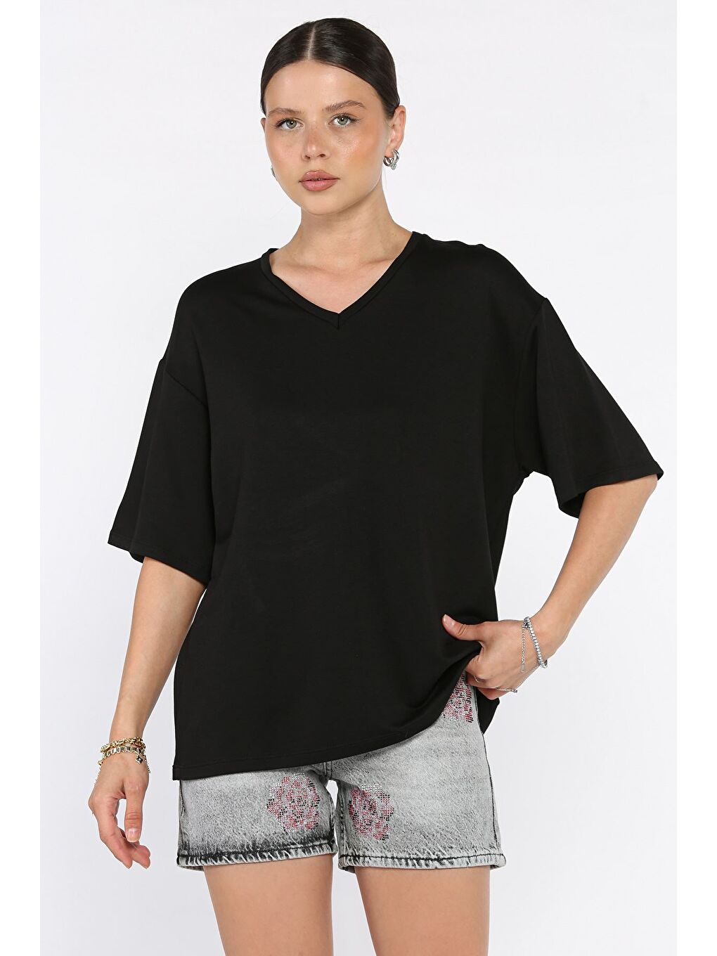 Siyah Kadın V Yaka Basic Tişört-1