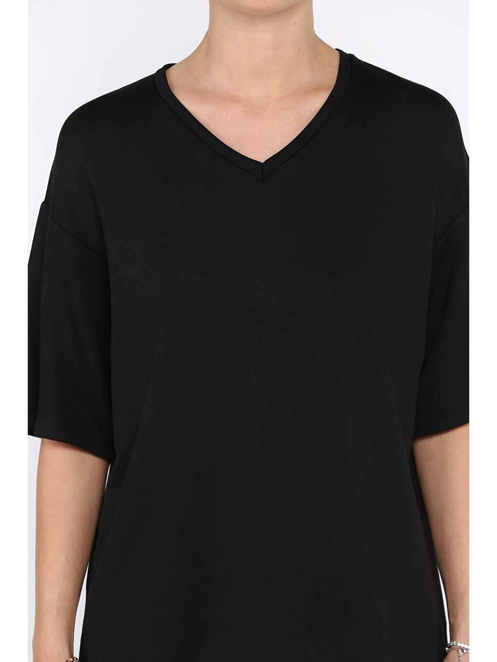 Siyah Kadın V Yaka Basic Tişört-3