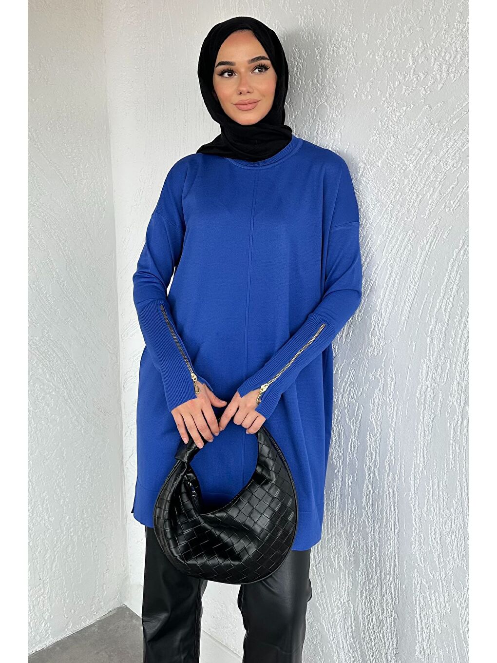 Mavi Gülseli Kol Fermuar Detaylı Tesettür Triko Tunik-3