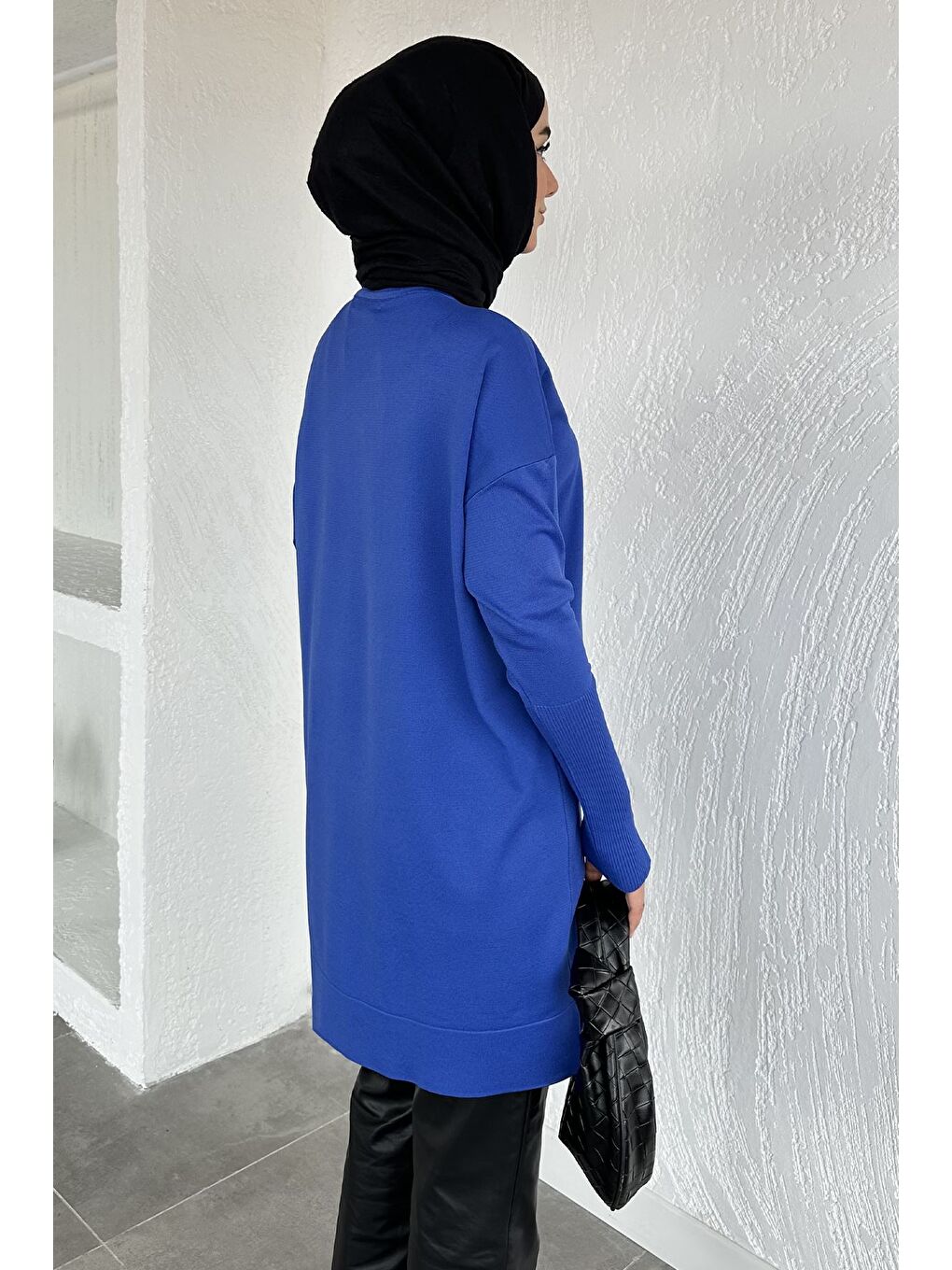 Mavi Gülseli Kol Fermuar Detaylı Tesettür Triko Tunik-4
