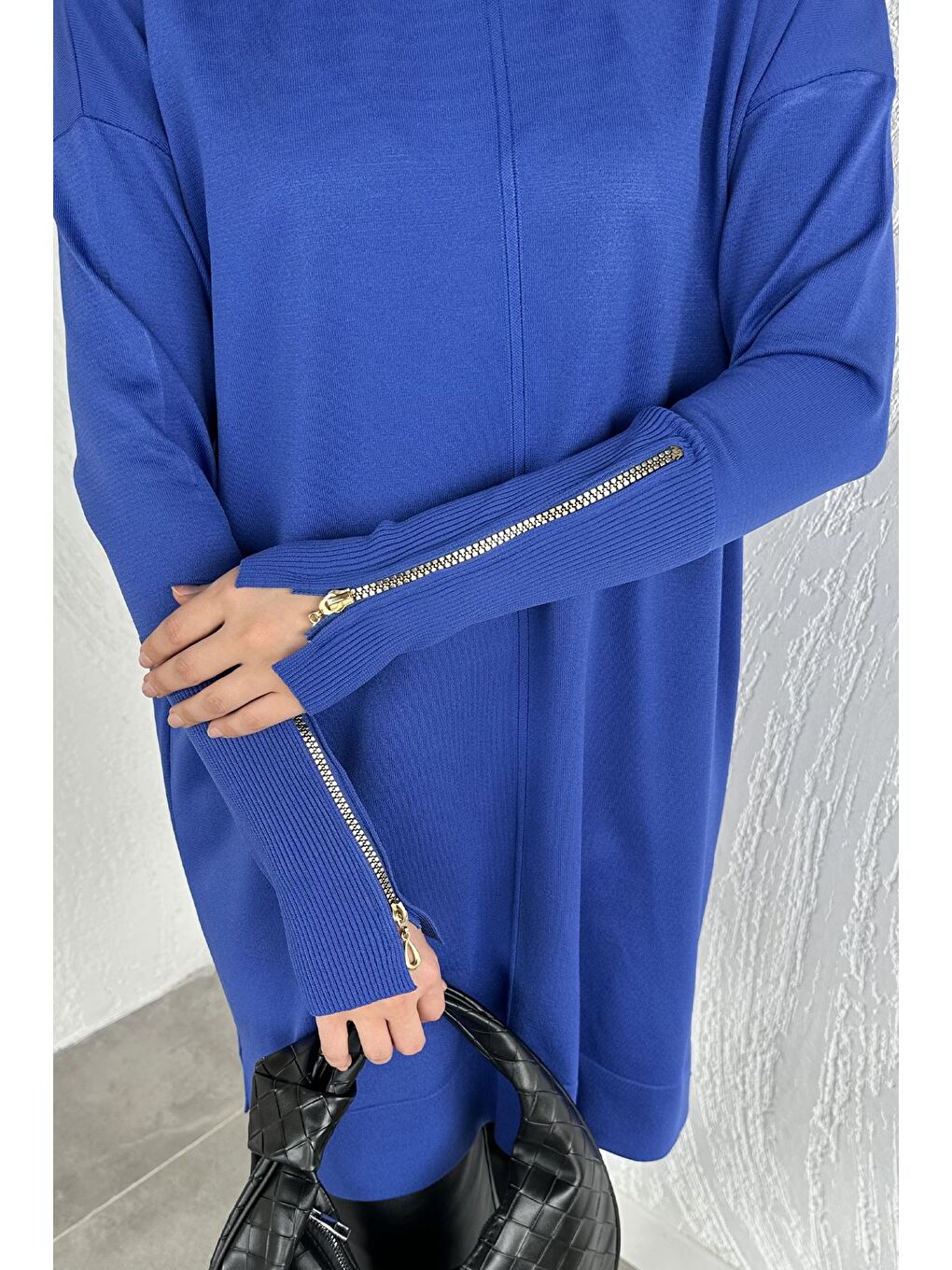 Mavi Gülseli Kol Fermuar Detaylı Tesettür Triko Tunik-7