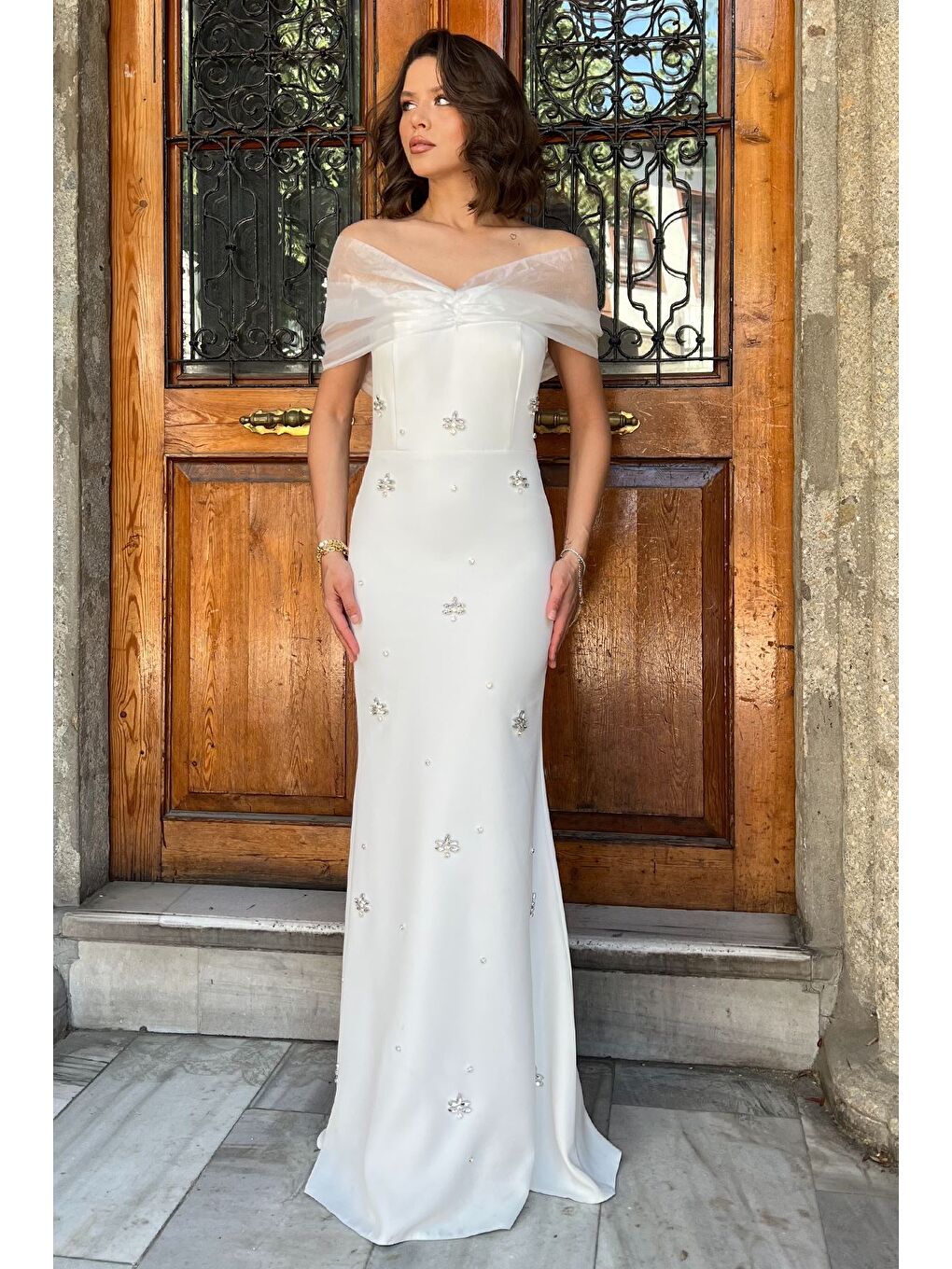 Ekru Tül Detaylı Taşlı Straplez Abiye Elbise