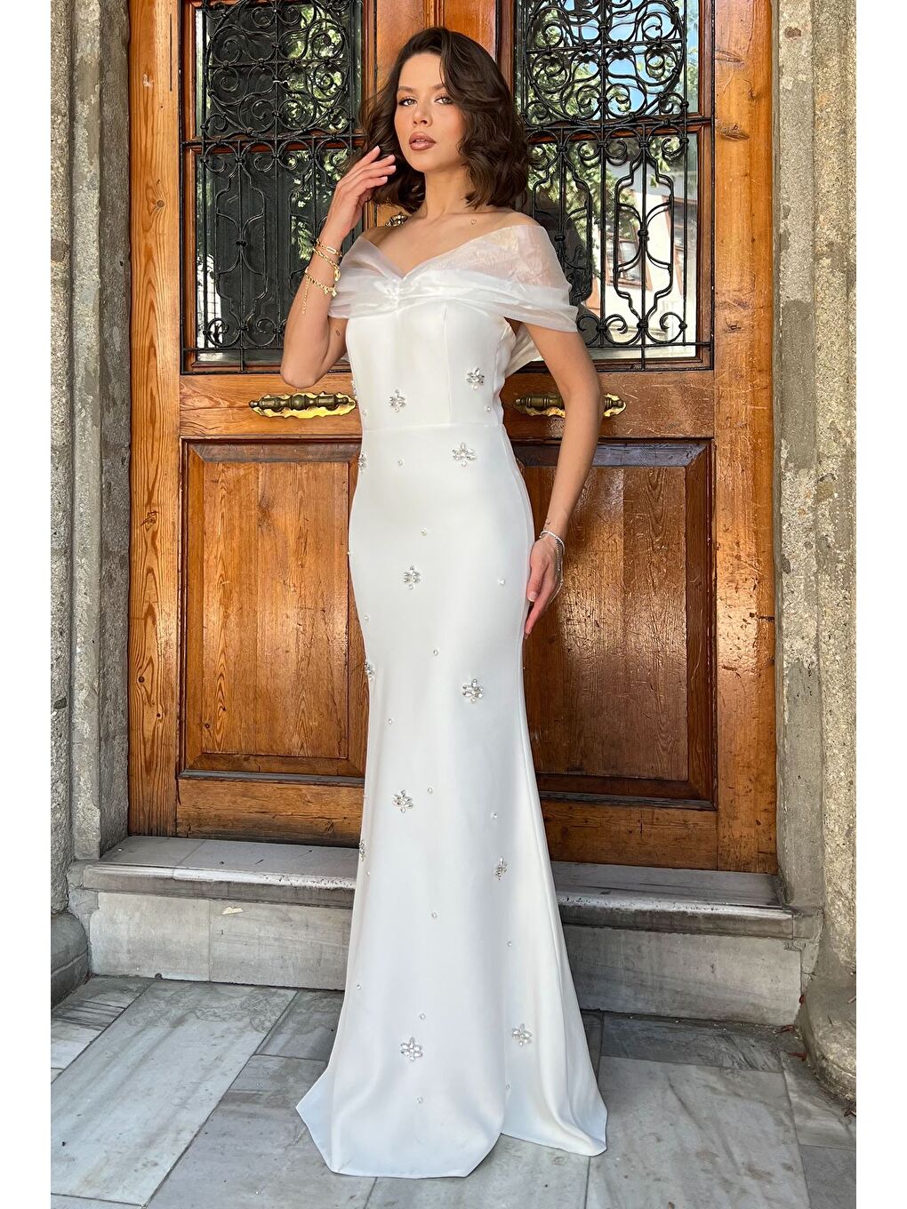 Ekru Tül Detaylı Taşlı Straplez Abiye Elbise-1