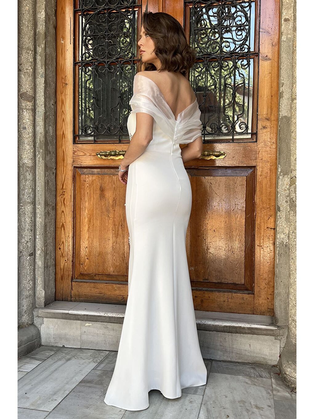 Ekru Tül Detaylı Taşlı Straplez Abiye Elbise-3