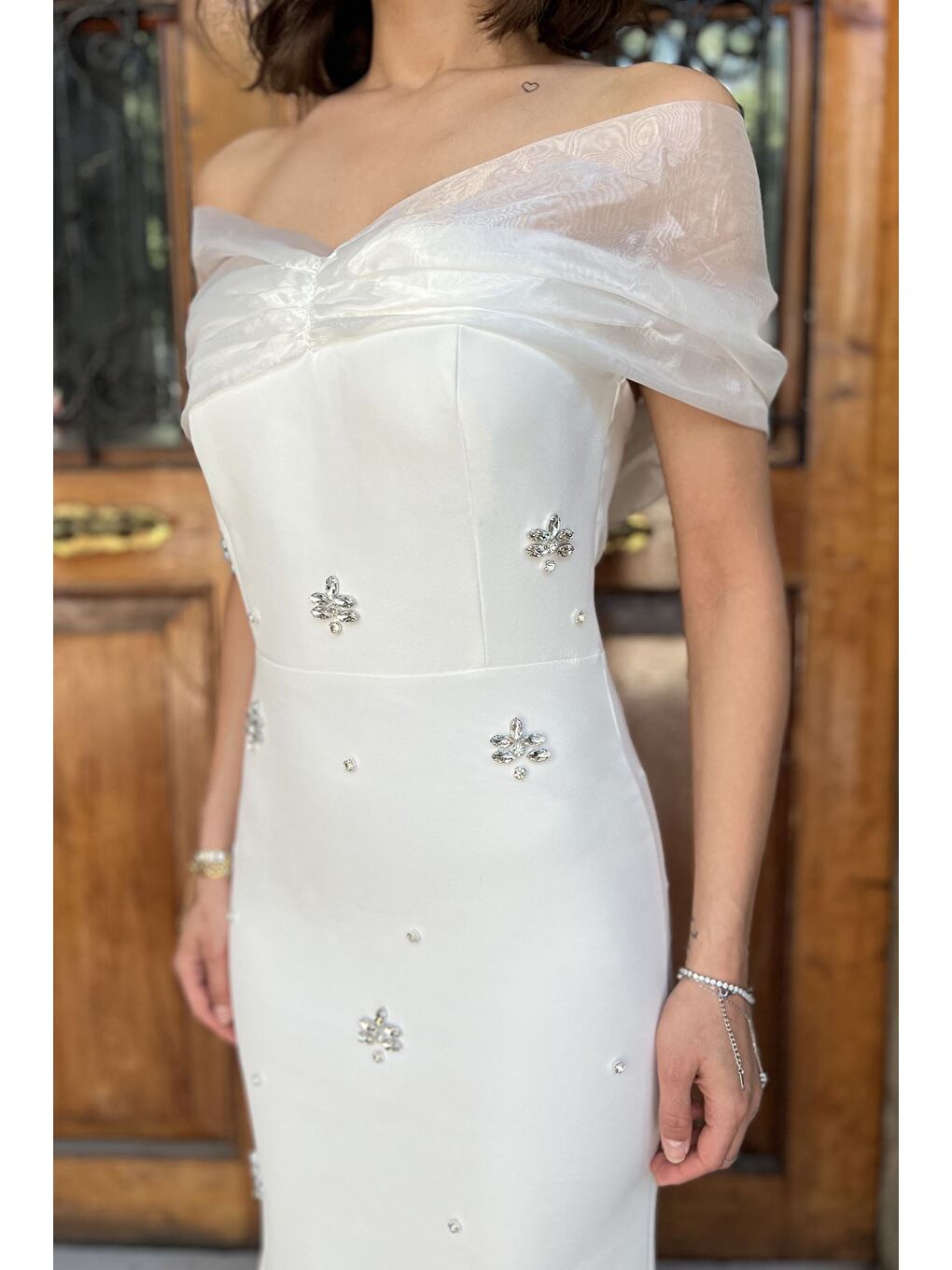 Ekru Tül Detaylı Taşlı Straplez Abiye Elbise-4