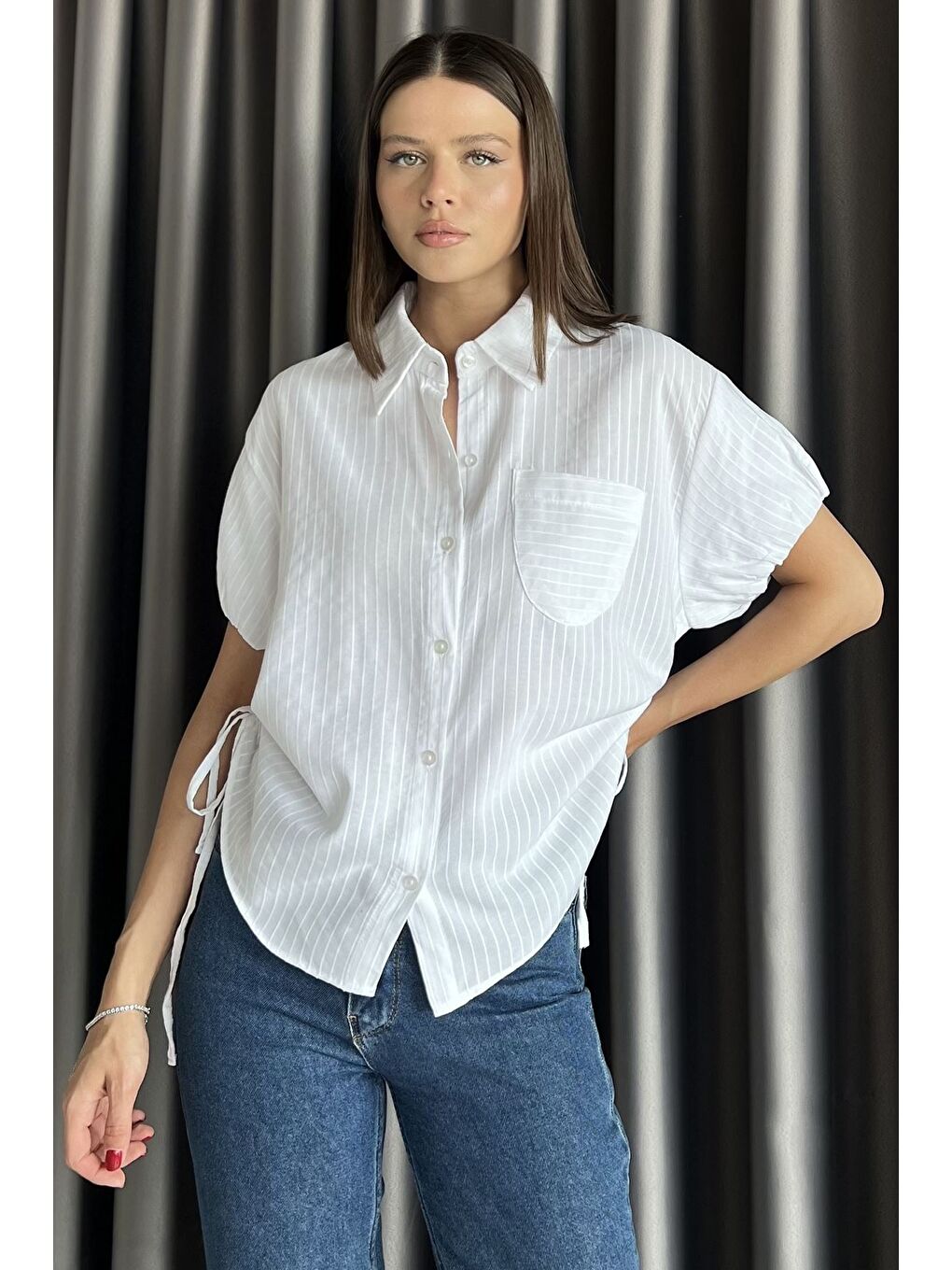 Beyaz Kadın Çizgi Desenli Cepli Kısa Kol Gömlek