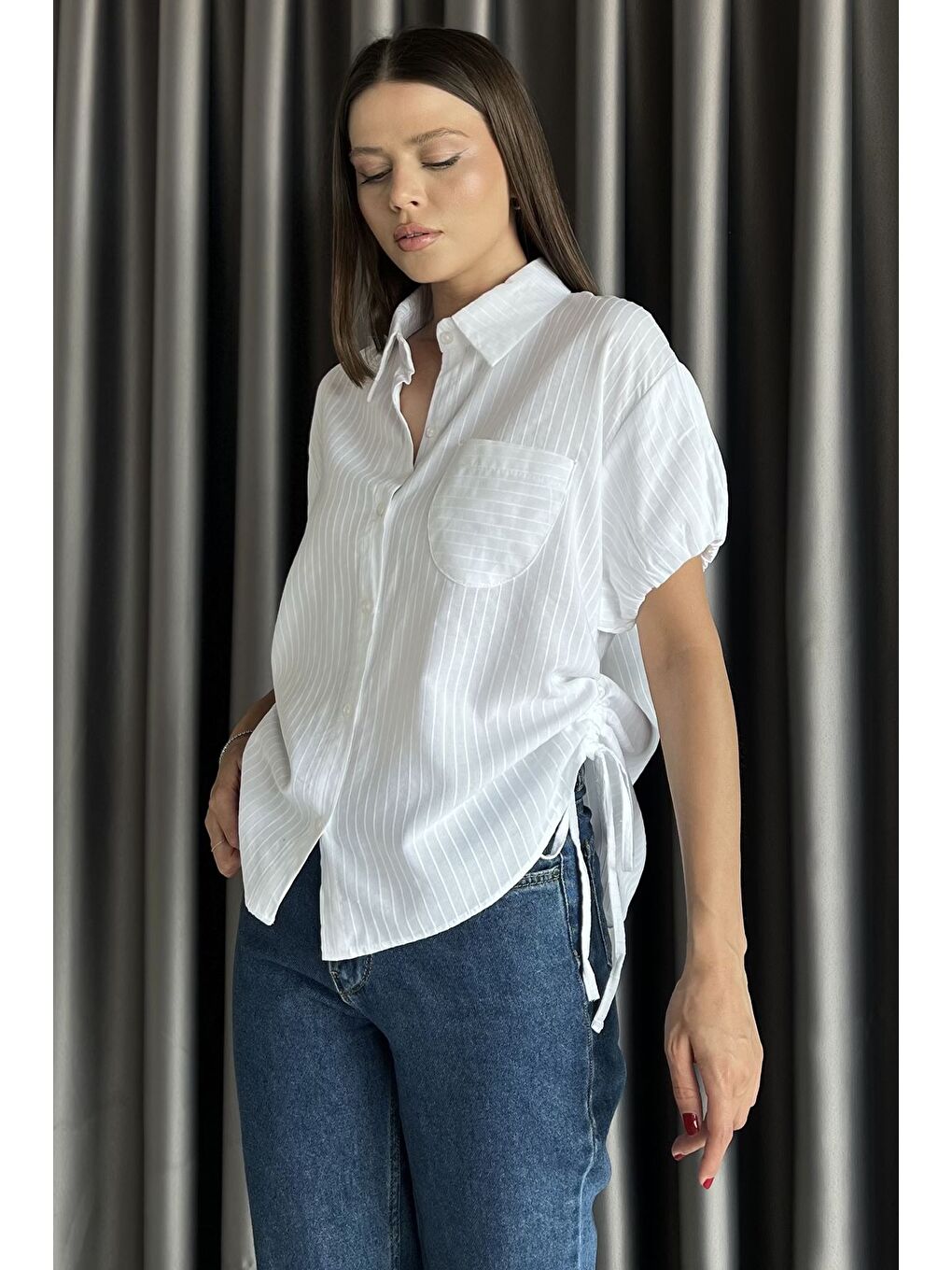 Beyaz Kadın Çizgi Desenli Cepli Kısa Kol Gömlek-1