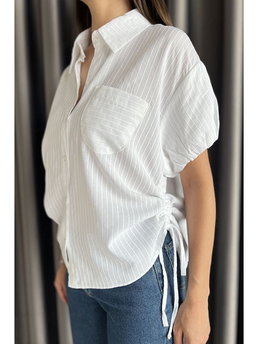 Beyaz Kadın Çizgi Desenli Cepli Kısa Kol Gömlek-3