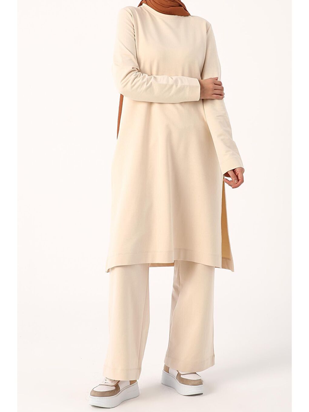 Yeni Bej Yanları Yırtmaçlı Pantolonlu Cepli Takım-1