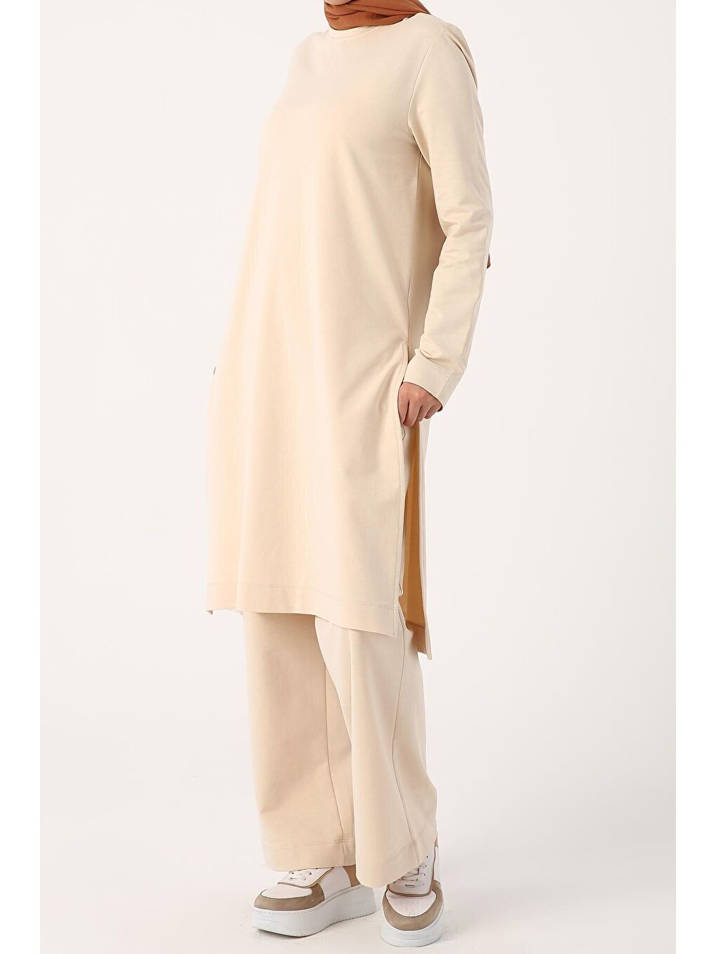 Yeni Bej Yanları Yırtmaçlı Pantolonlu Cepli Takım-3