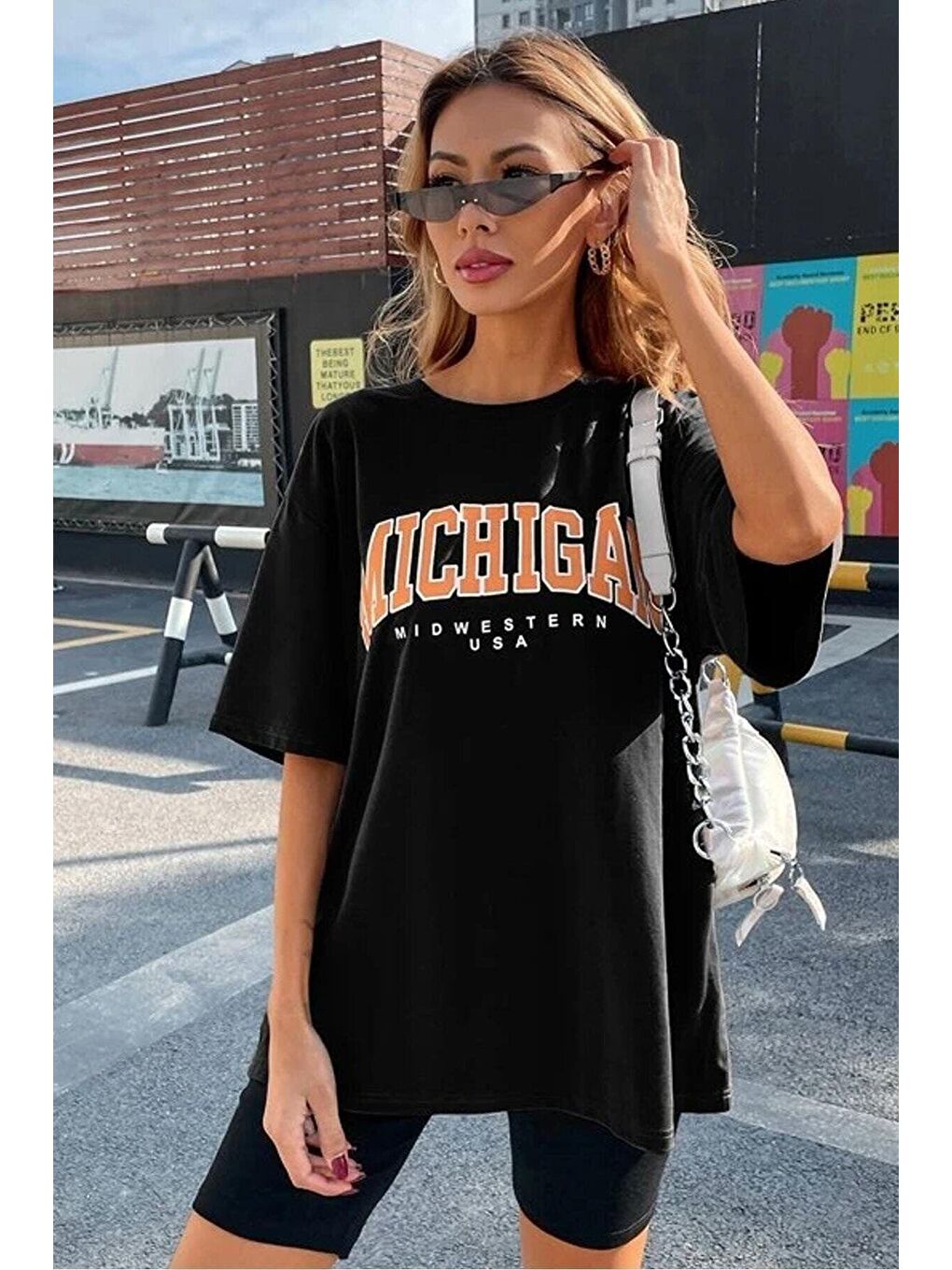 Kadın Siyah Oversize Michigan Baskılı Tişört-1