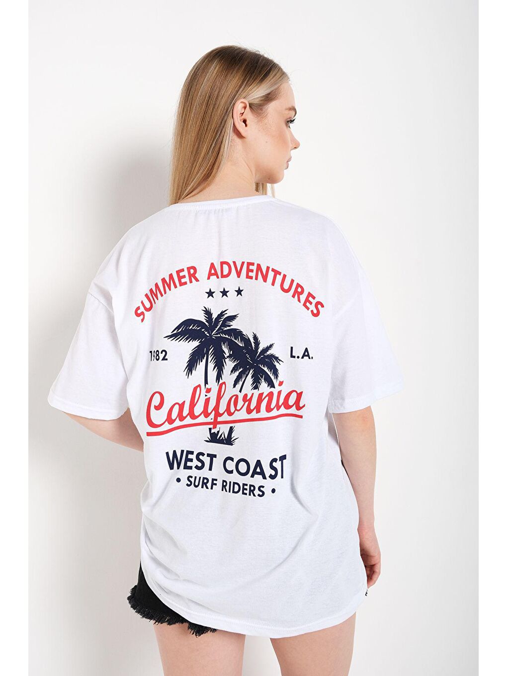 Kadın Beyaz Oversize California Baskılı Tişört