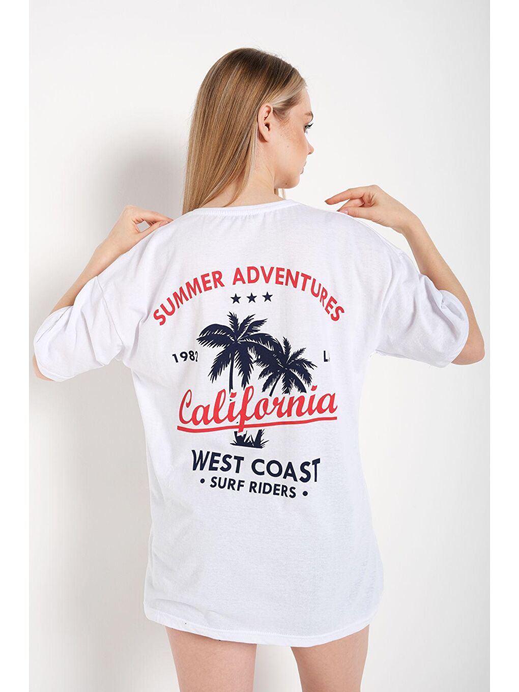 Kadın Beyaz Oversize California Baskılı Tişört-2