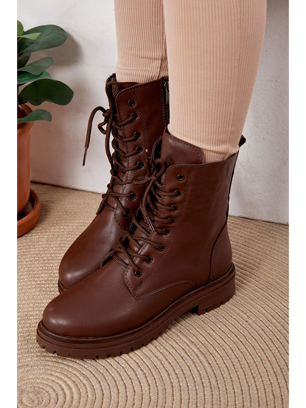 Kahverengi Kadın Kahve Postal Bot - 26393