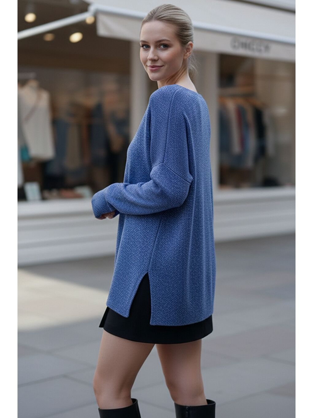 Saks Mavisi V Yaka Uzun Kol Yırtmaçlı Simli Casual Arkası Uzun Oversize Triko Kazak 70 75-1