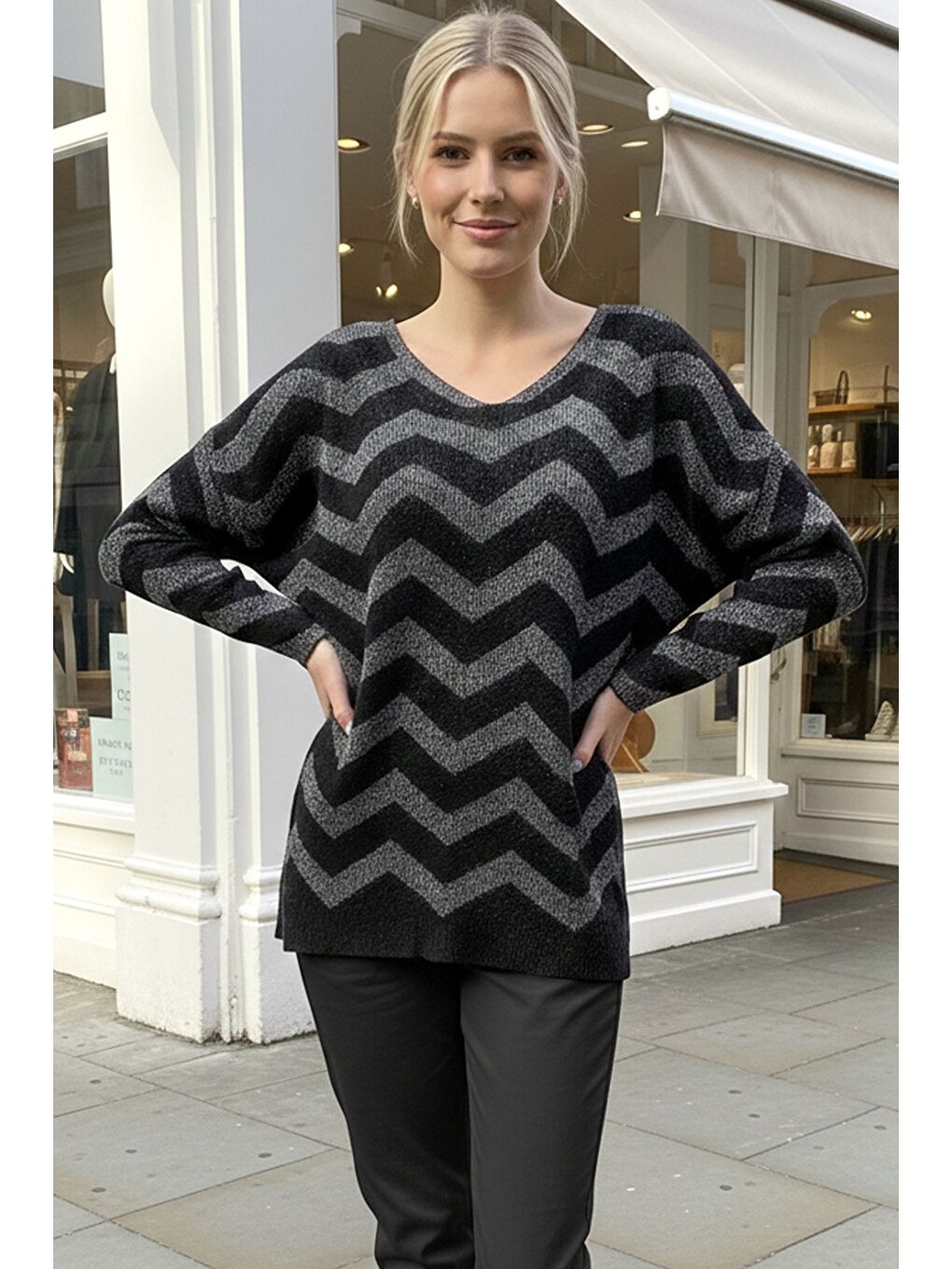Siyah-Gri V Yaka Uzun Kol Zigzag Desenli Yırtmaçlı Simli Arkası Uzun Oversize Triko Kazak 73 70