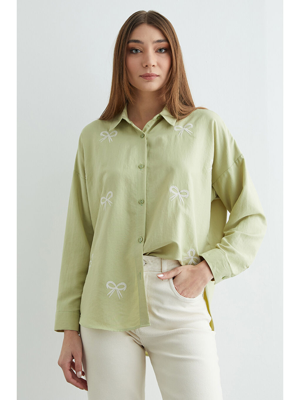 Yeşil Fiyonk Nakışlı Oversize Gömlek