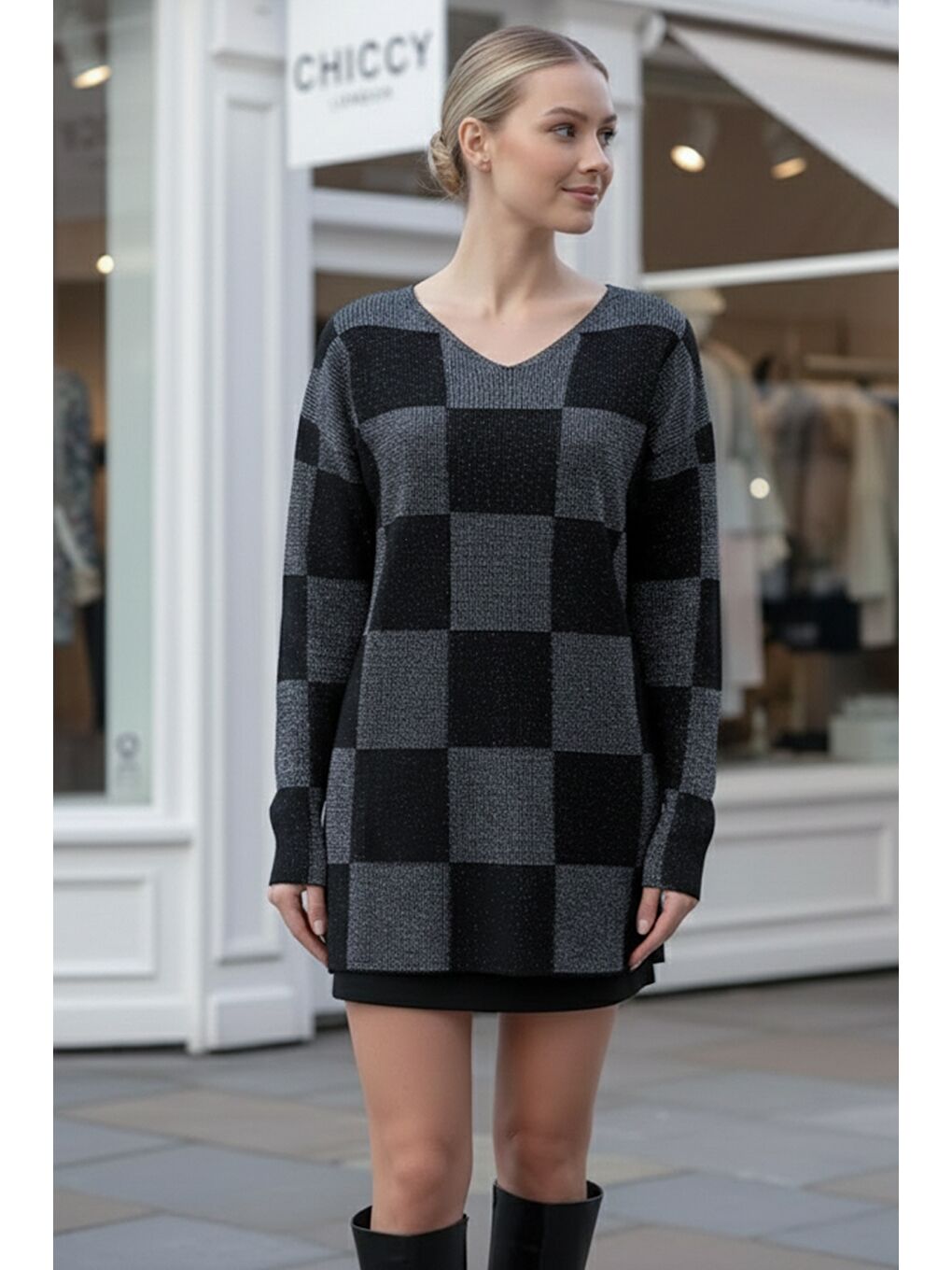 Siyah-Gri V Yaka Uzun Kol Ekose İnce Simli Casual Oversize Triko Kazak 73 64