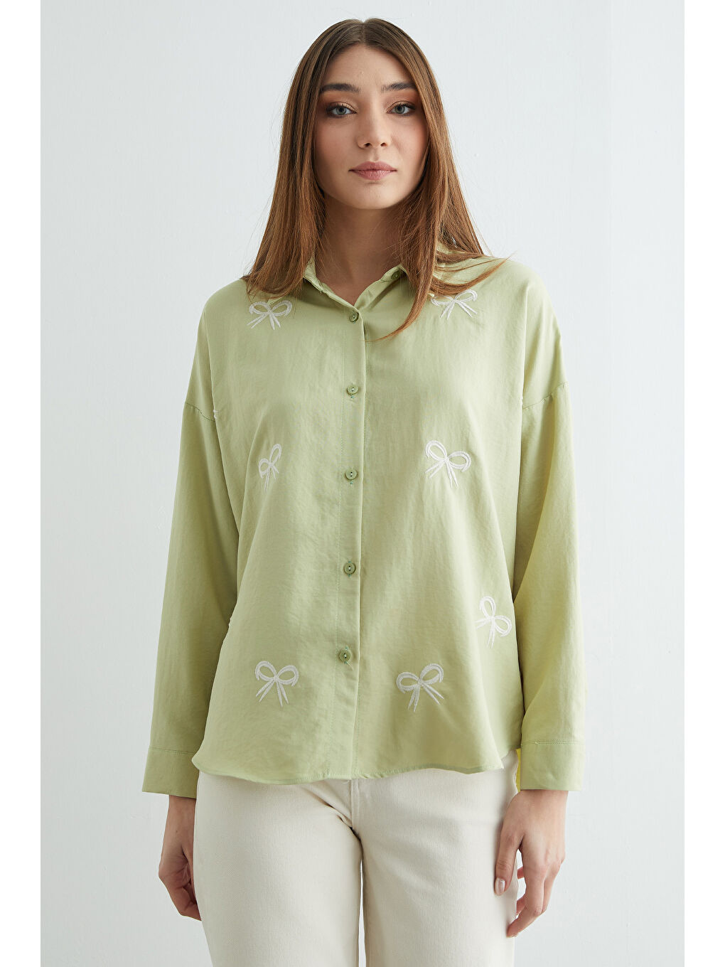 Yeşil Fiyonk Nakışlı Oversize Gömlek-2