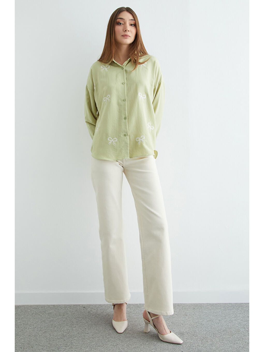 Yeşil Fiyonk Nakışlı Oversize Gömlek-3