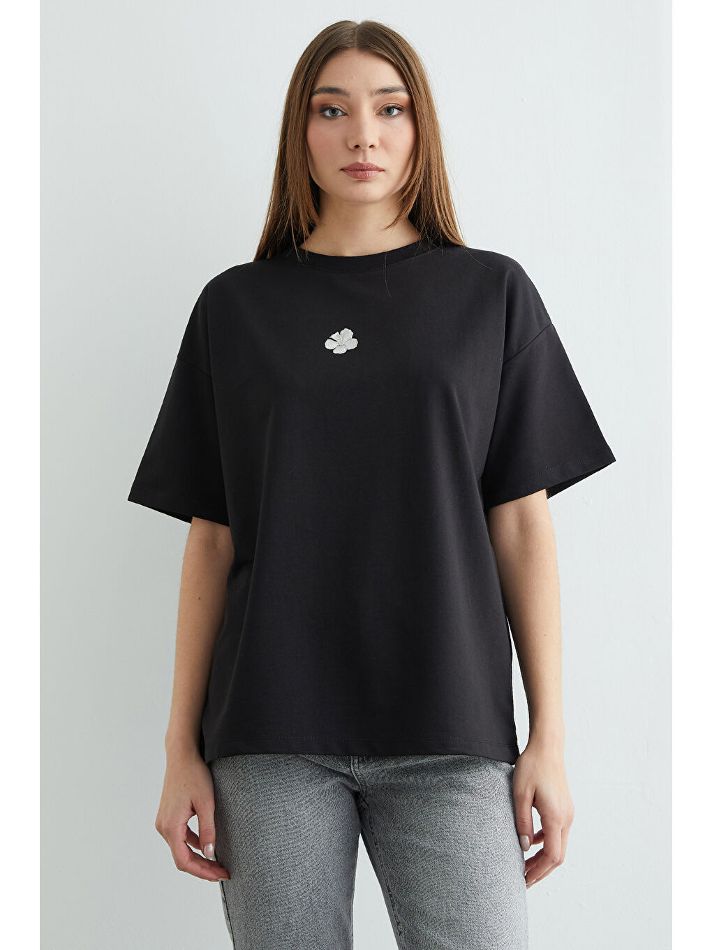 Siyah Lotus Çiçeği Kabartmalı Oversize Tişört-1