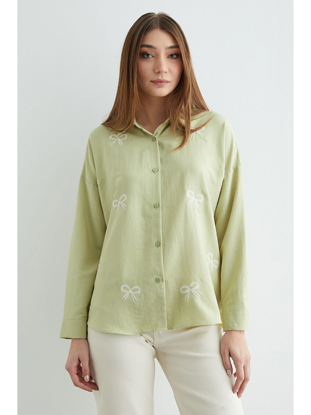 Yeşil Fiyonk Nakışlı Oversize Gömlek-4