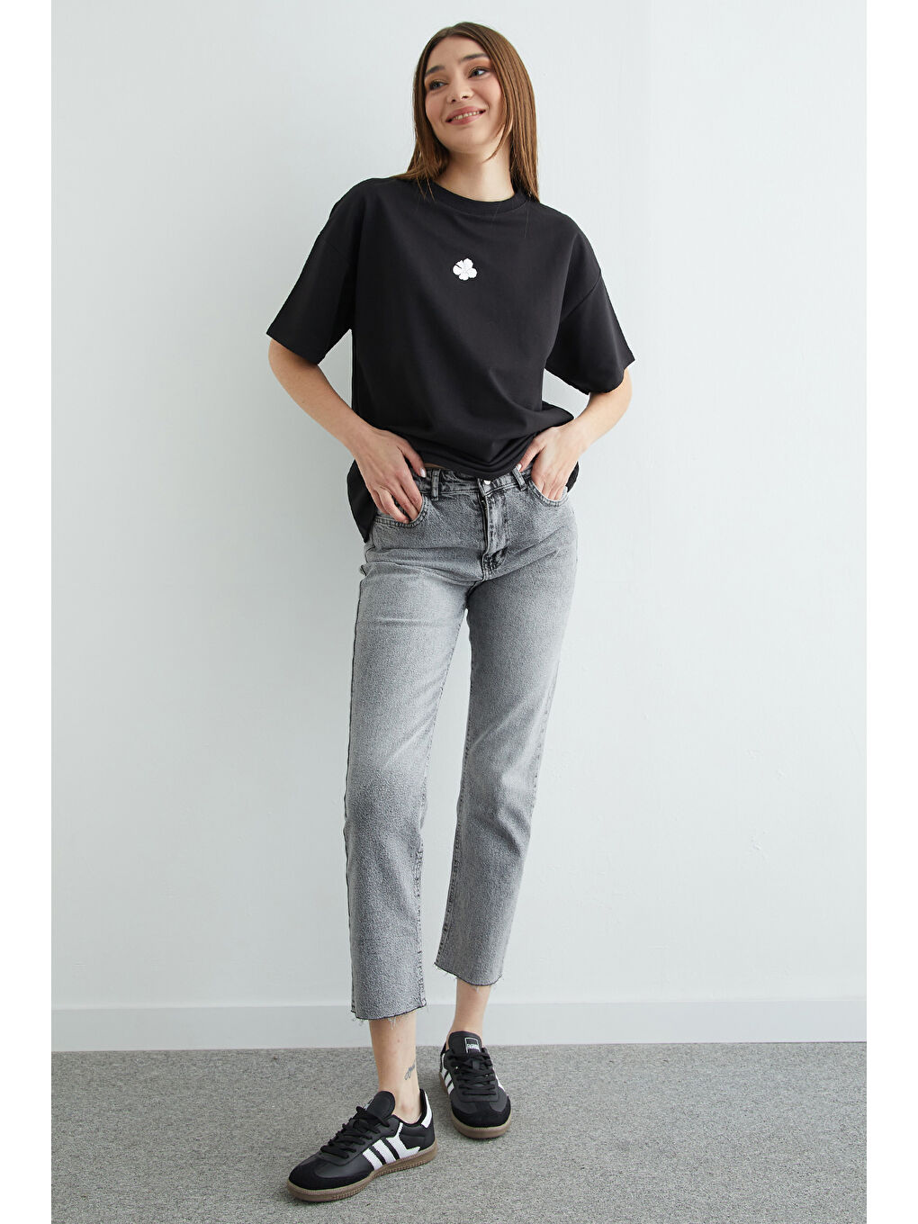 Siyah Lotus Çiçeği Kabartmalı Oversize Tişört-2