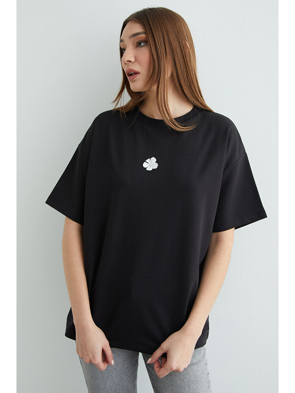 Siyah Lotus Çiçeği Kabartmalı Oversize Tişört-3