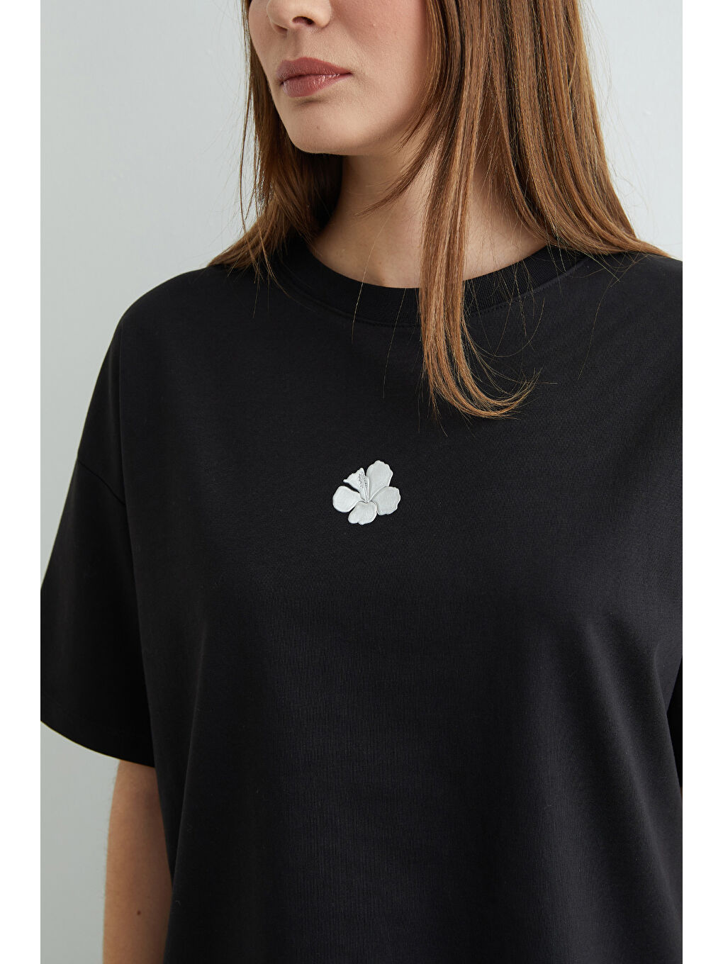 Siyah Lotus Çiçeği Kabartmalı Oversize Tişört-4