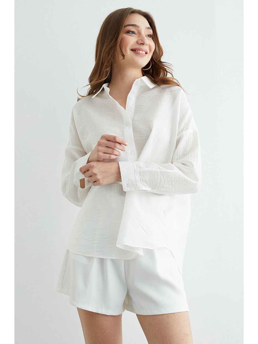 Beyaz Basic Düğmeli Krinkıl Gömlek-4