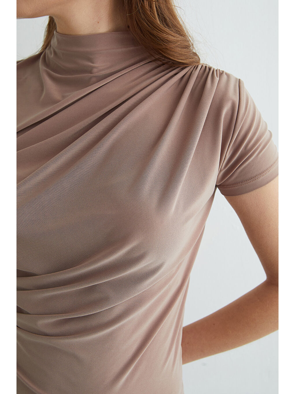 Bej Drapeli Dik Yaka Bluz-2