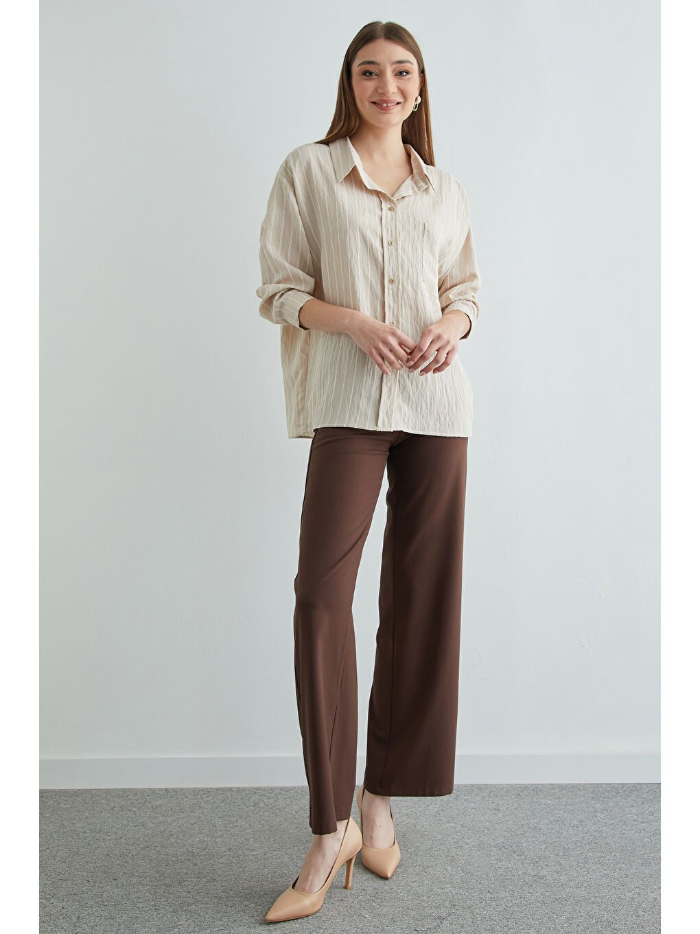 Bej Çizgili Krep Kumaş Tek Cepli Arkası Uzun Salaş Gömlek-2