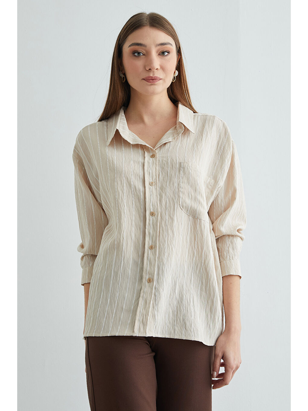 Bej Çizgili Krep Kumaş Tek Cepli Arkası Uzun Salaş Gömlek-3