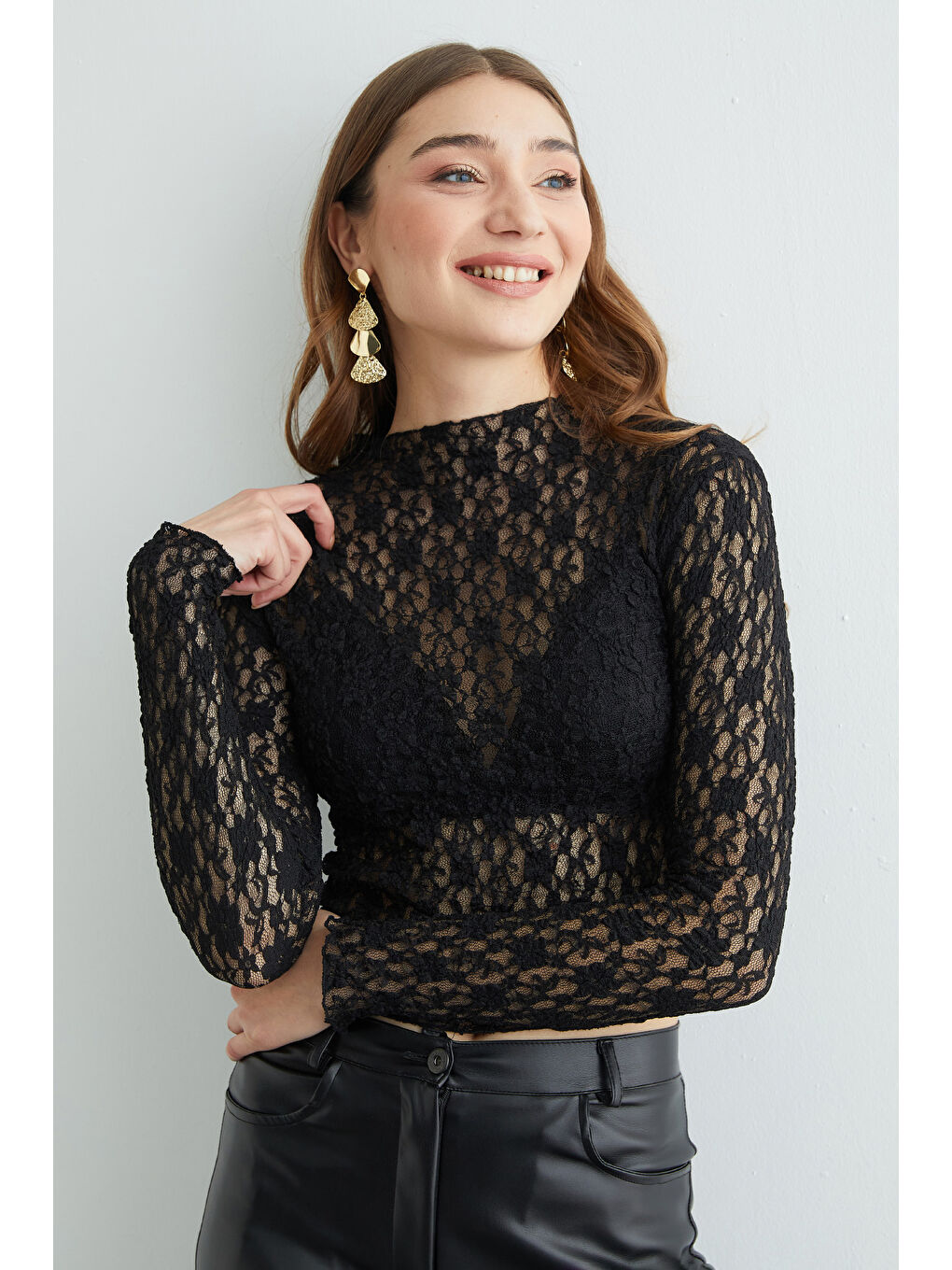 Siyah Dantelli Dik Yaka Transparan Bluz-3