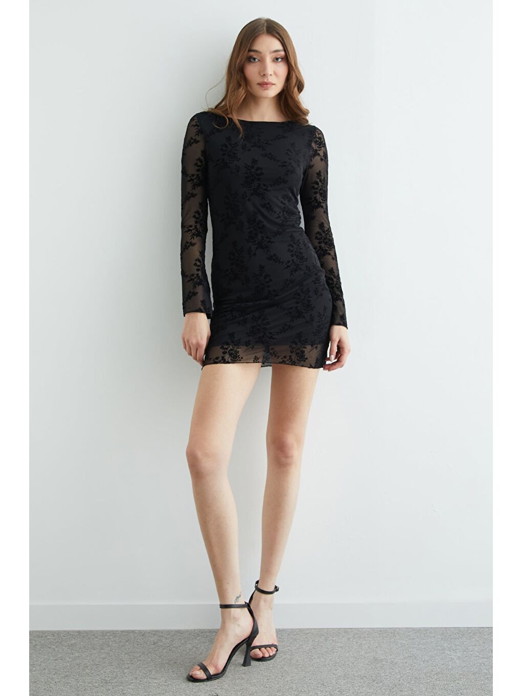 Siyah Kadife Detaylı Mini Boy Transparan Elbise-4