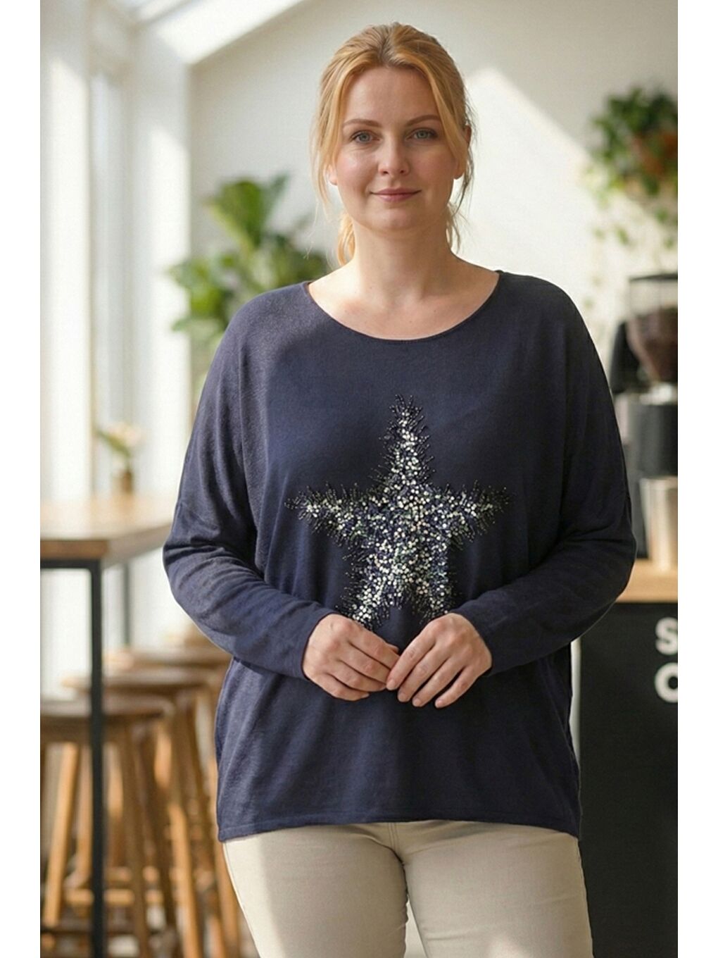 İtalyan Büyük Beden Lacivert Havuz Yaka Uzun Kol Yıldız Aplikeli Casual Yumoş Triko Bluz 72 65