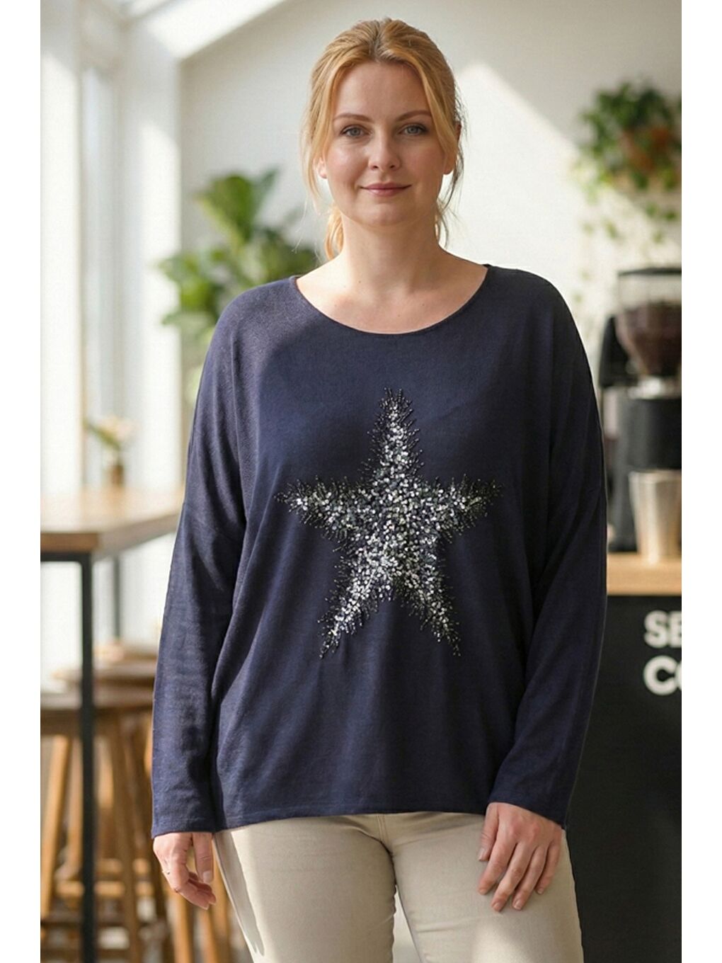 İtalyan Büyük Beden Lacivert Havuz Yaka Uzun Kol Yıldız Aplikeli Casual Yumoş Triko Bluz 72 65-1