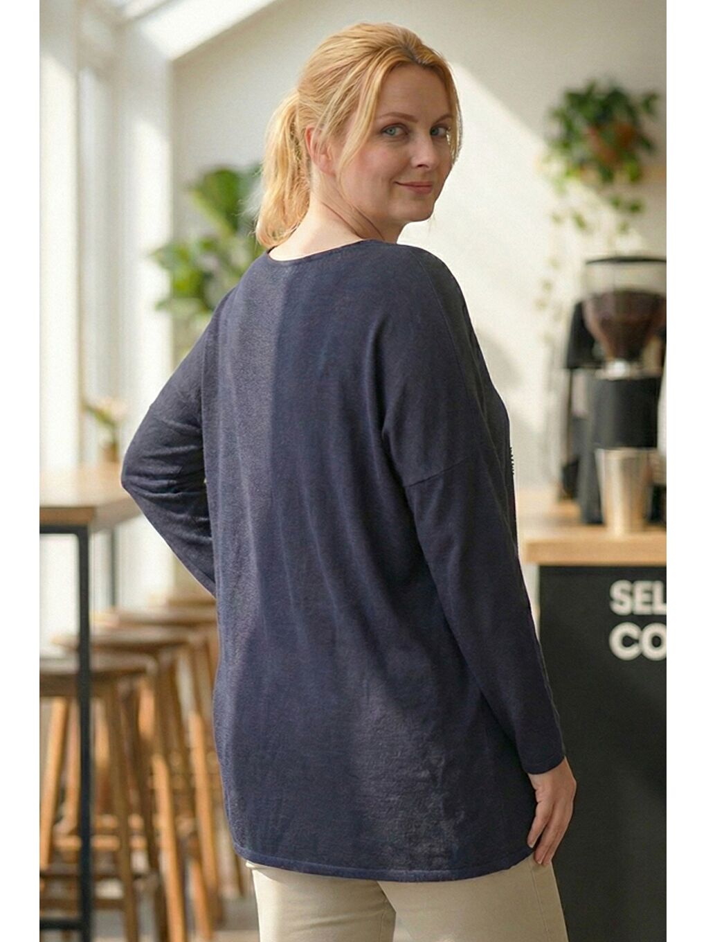 İtalyan Büyük Beden Lacivert Havuz Yaka Uzun Kol Yıldız Aplikeli Casual Yumoş Triko Bluz 72 65-3